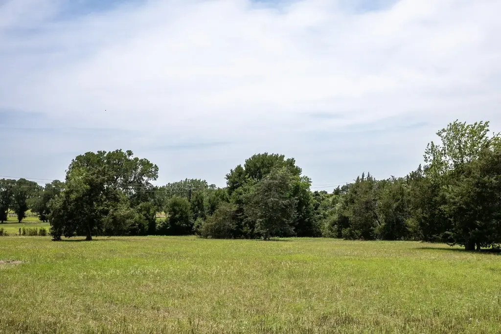 5427 Mustang Rd, Brenham