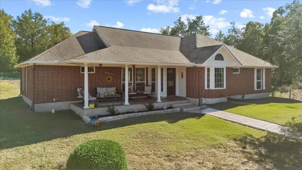 110 Sky Ranch Rd, Smithville