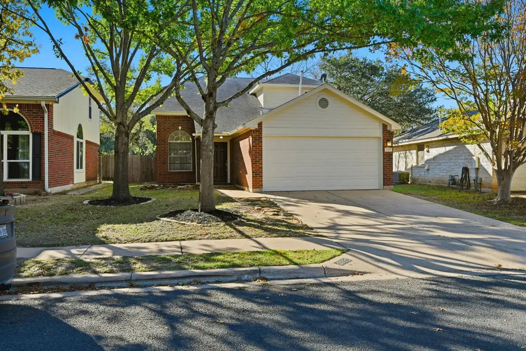 2521 Claudia Dr, Leander