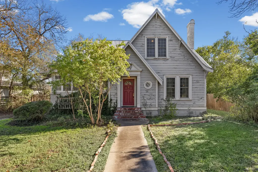 1006 Maple St, Lockhart