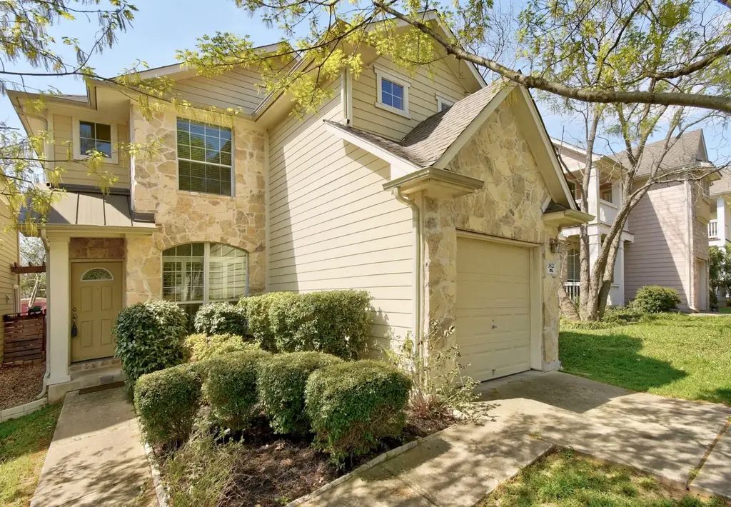 1821 Village Oak Ct, Austin