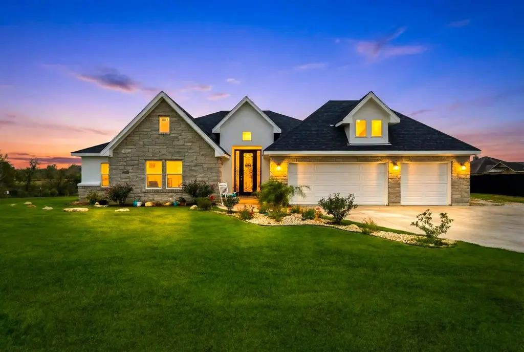 7074 Newman Blvd, Kyle