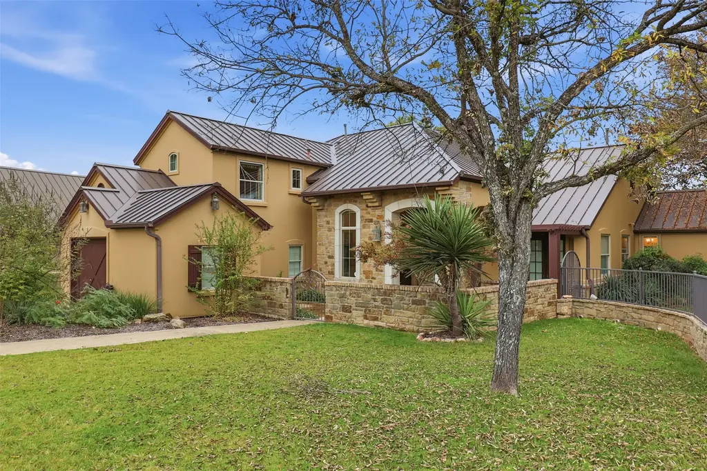 325 Wilderness Dr W, Marble Falls