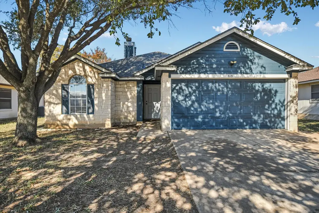 819 Sonny Dr, Leander