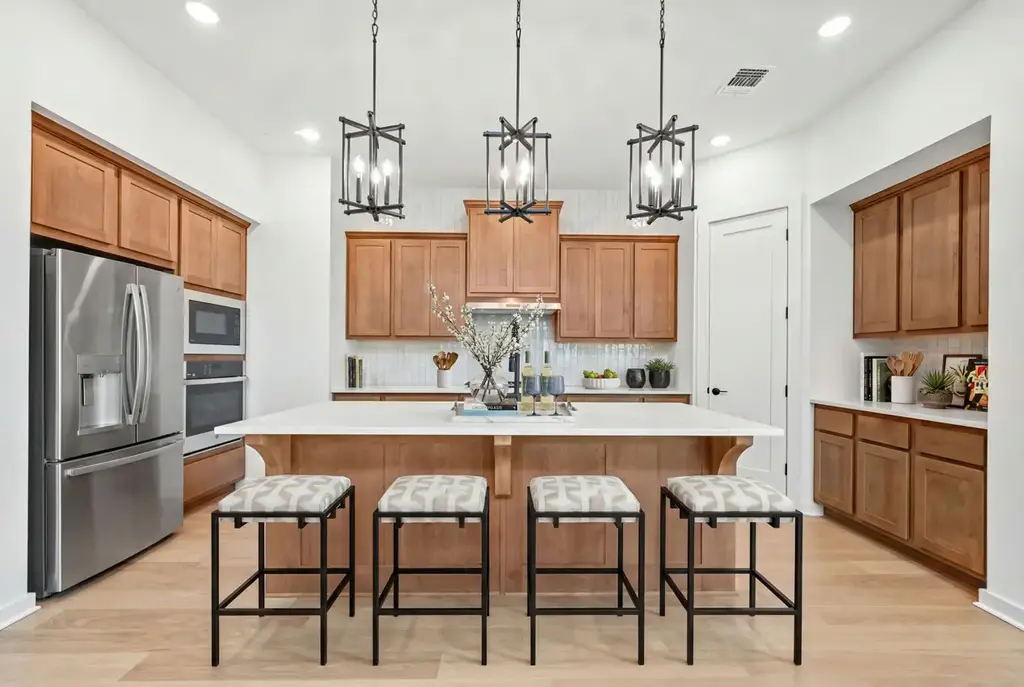 244 Basket Flower Loop, Kyle