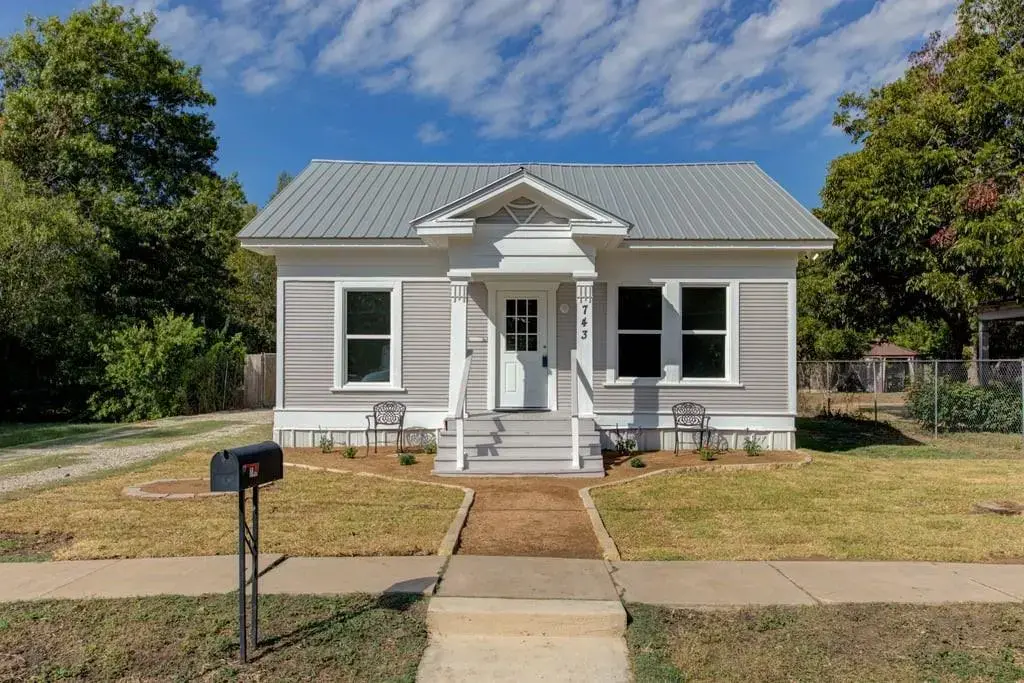 743 S Blanco St S, Lockhart