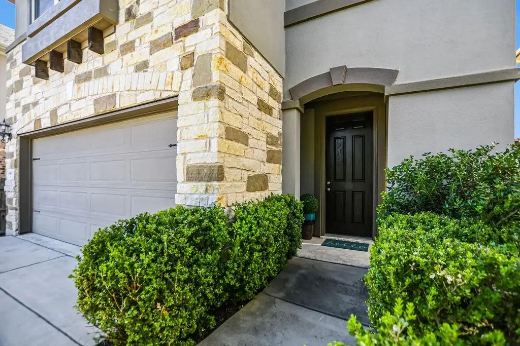 9408 Hunter Ln, Austin