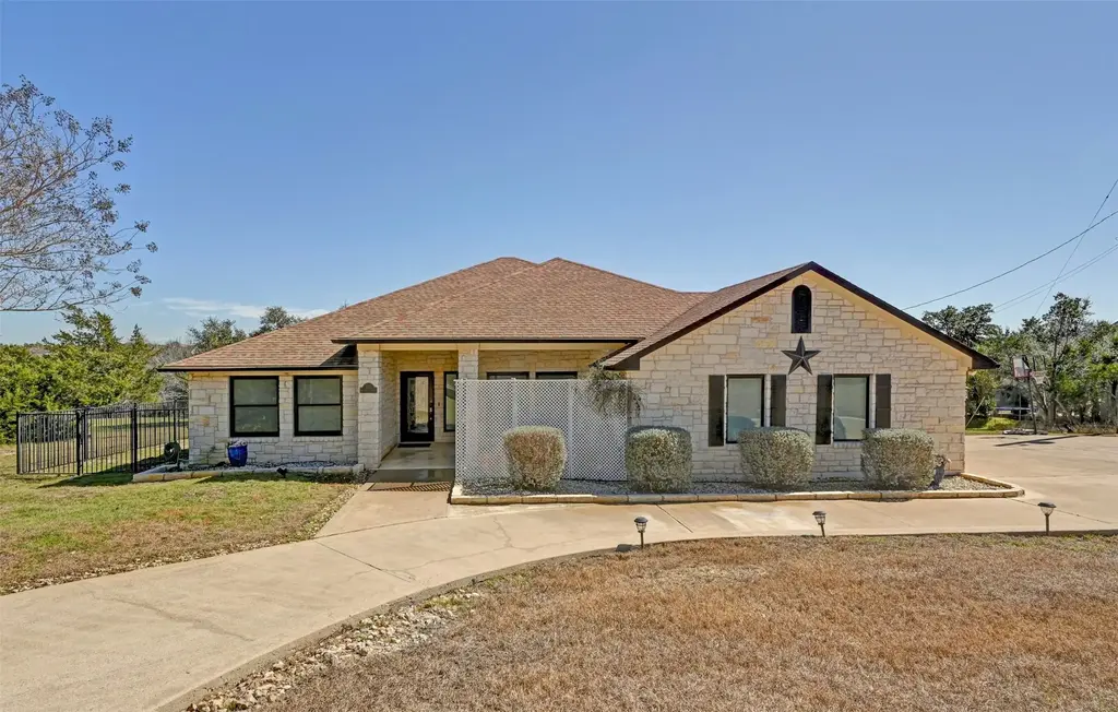 701 W Creek Dr, Dripping Springs