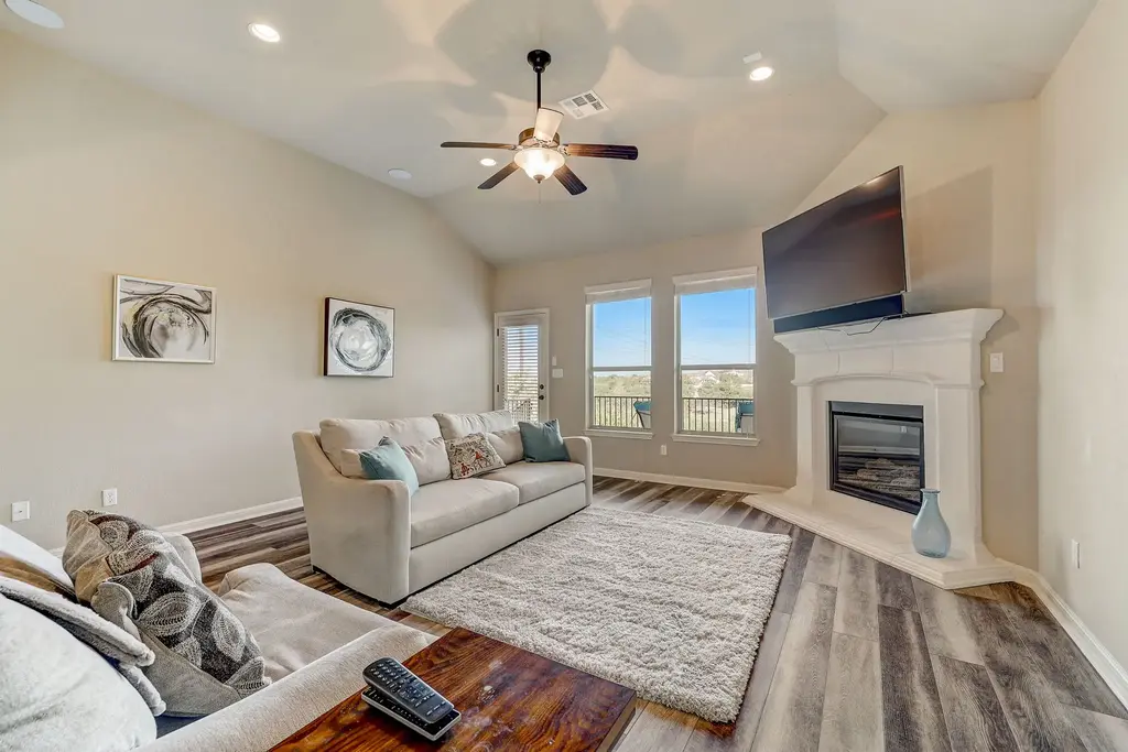 2916 Old Course Dr 7, Austin