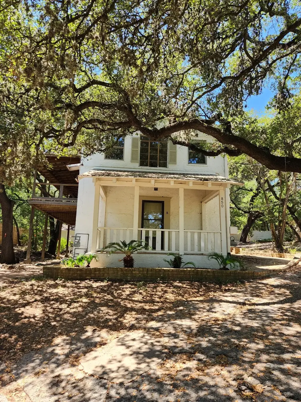 850 Forest View Drive, West Lake Hills