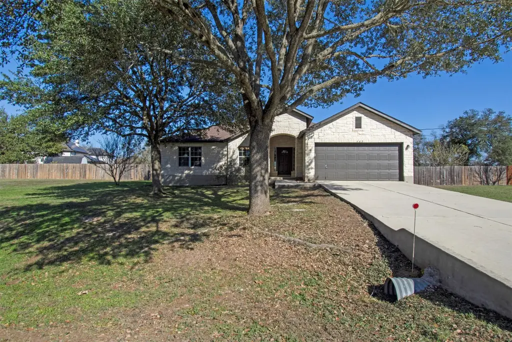 640 Bella Vista Cir, Kyle