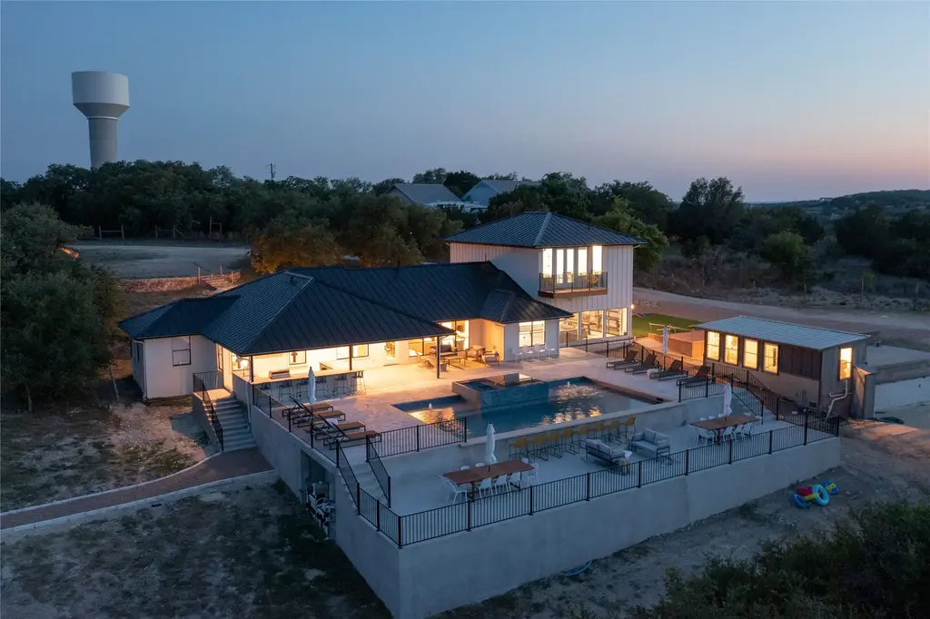 171 Hart Ln, Dripping Springs