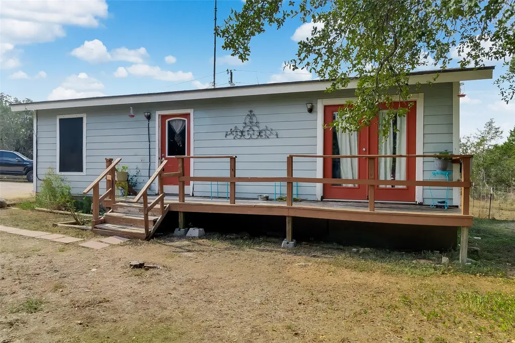 420 Sunset Dr, Burnet