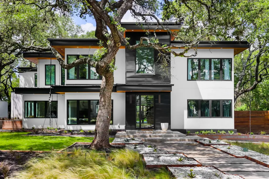 302 Buckeye Trl, West Lake Hills