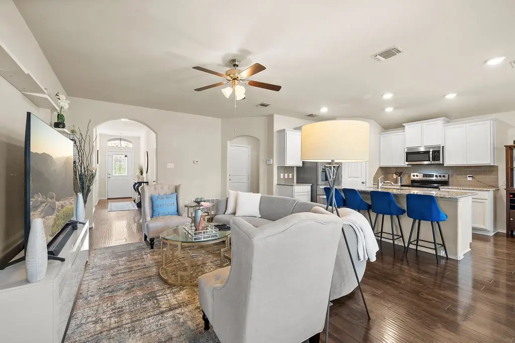 129 Hematite Ln, Jarrell