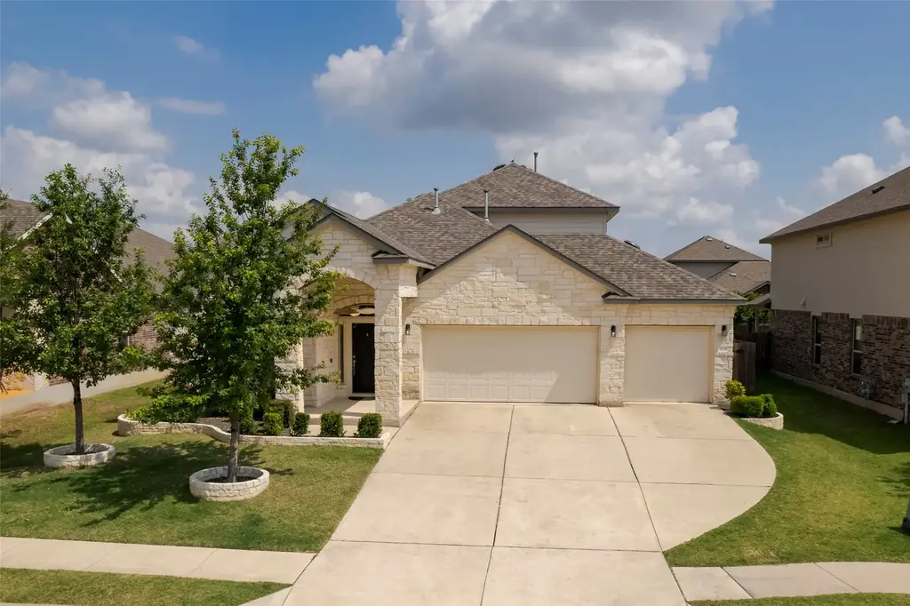 533 Flag Ln, Leander