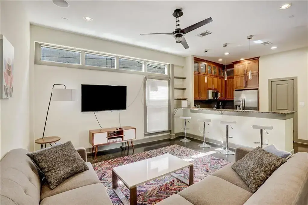 602 W N Loop Blvd B, Austin