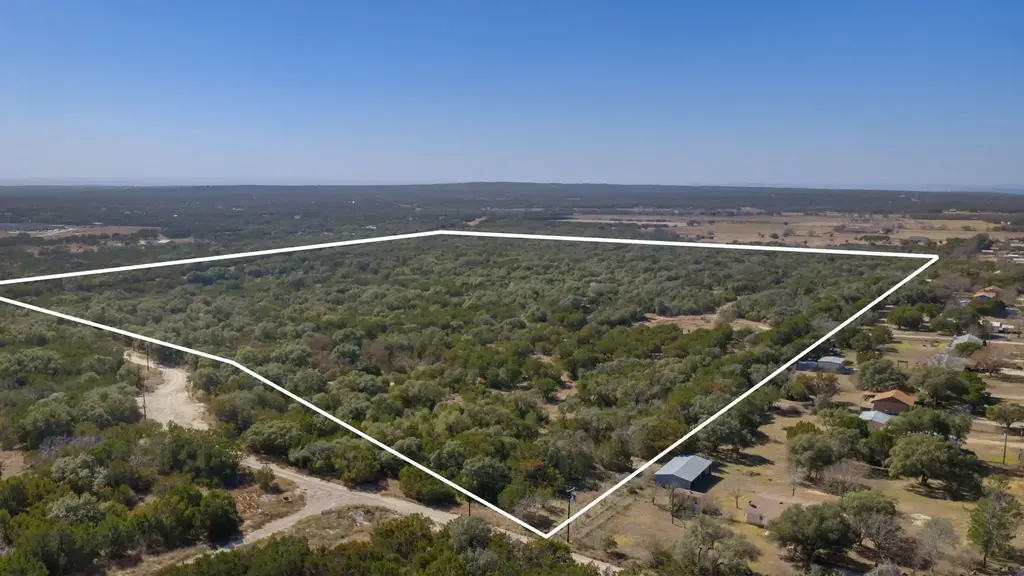 401 Hilltop Dr, Burnet