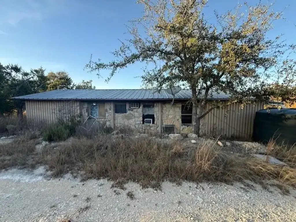 2448 Peyton Colony Rd B, Blanco