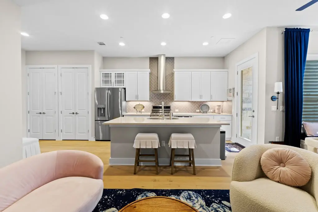 4323 Spicewood Springs Rd 6, Austin