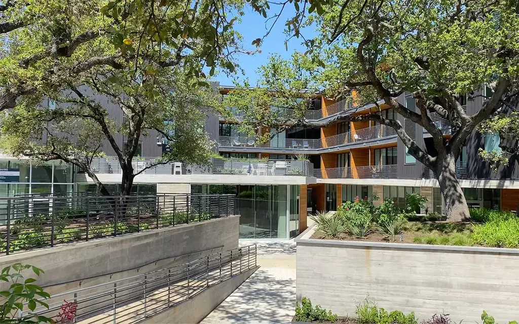 900 S 1st St 213, Austin