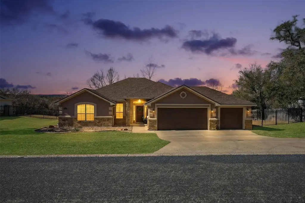 2068 Pirtle Dr, Salado