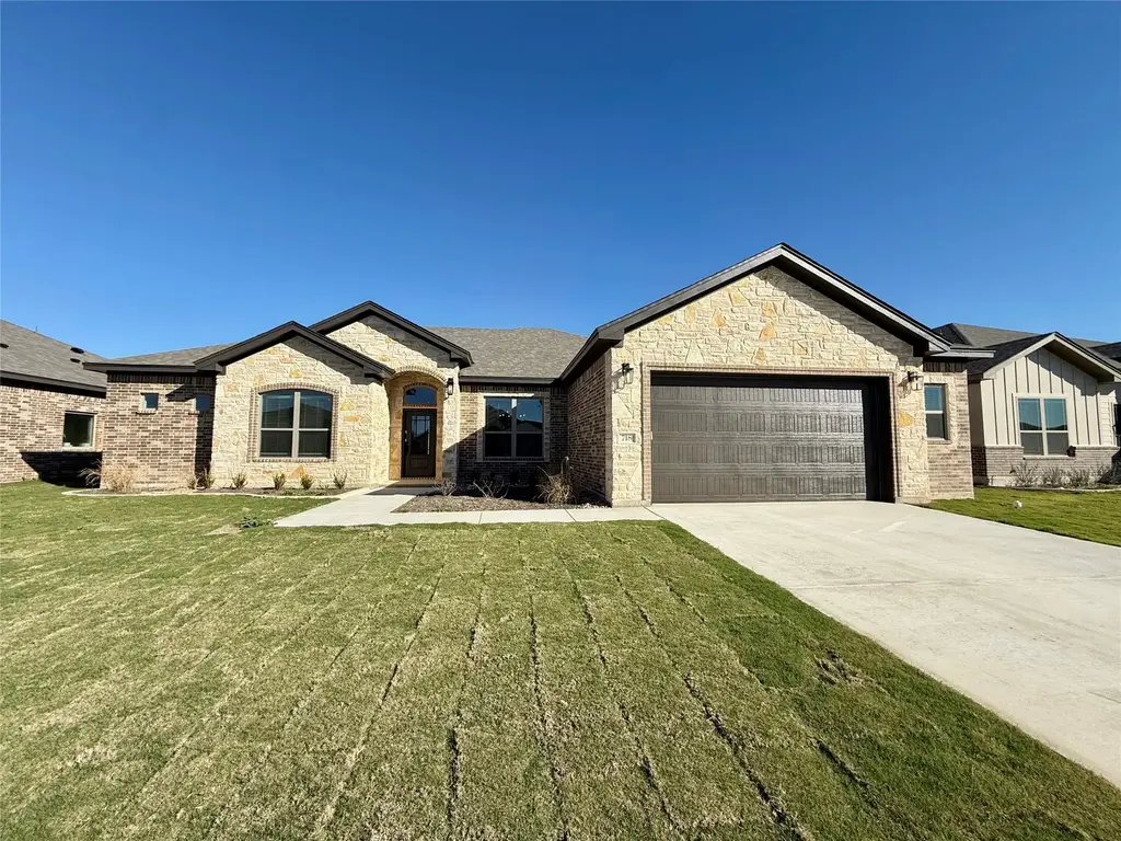718 Eagle Claw Dr, Salado
