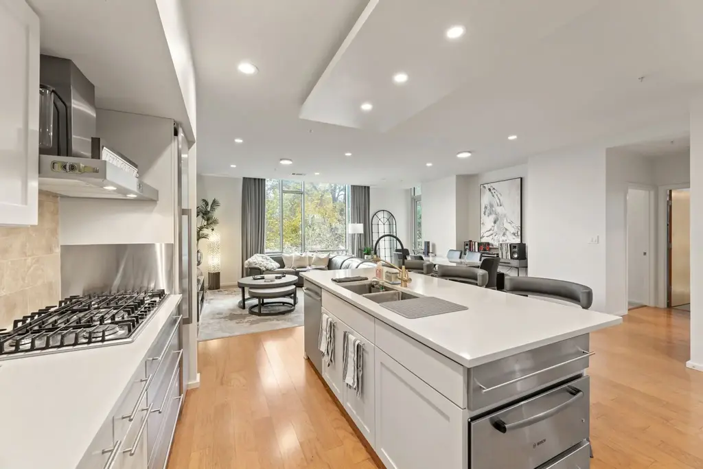 1600 Barton Springs Rd 4204, Austin