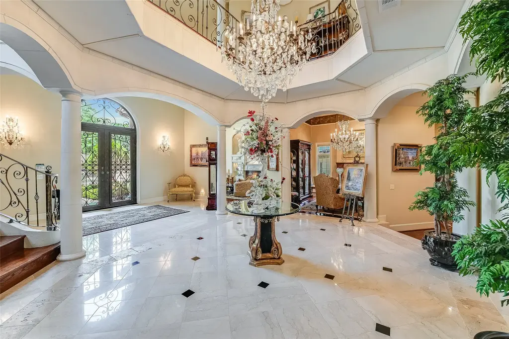8611 Young Ln, Austin