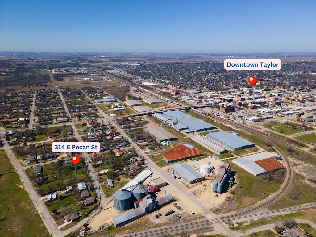 314 E Pecan St, Taylor