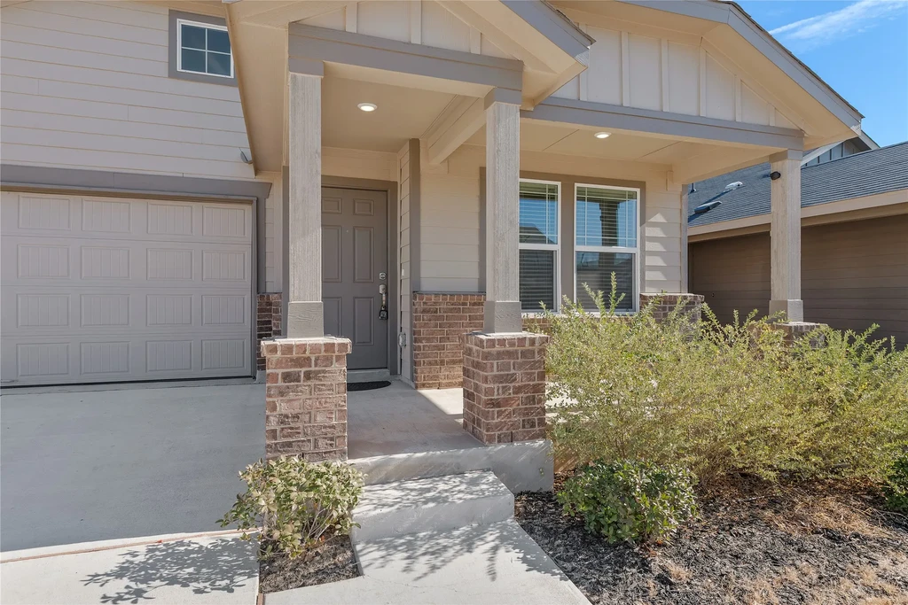 153 Sormonne Loop, Kyle