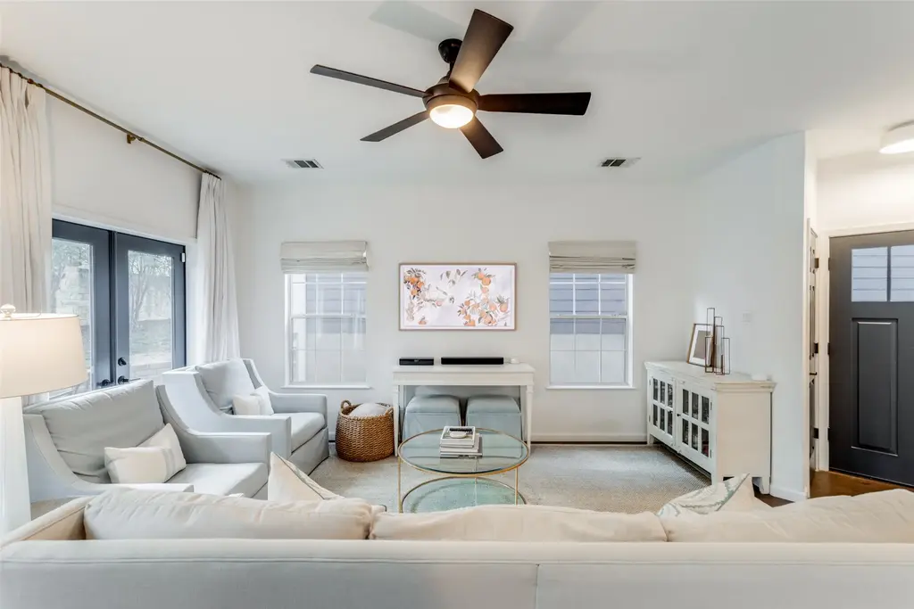 411 W Saint Elmo Rd 35, Austin