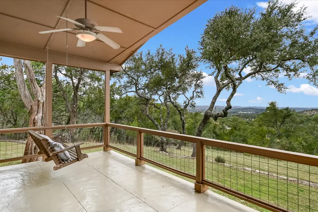 816 Buttercup Ln, Wimberley