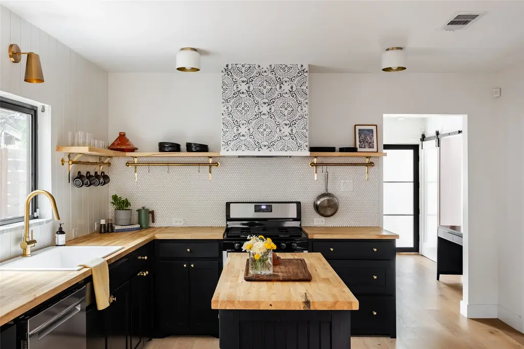 2202 E 2 1/2 St, Austin