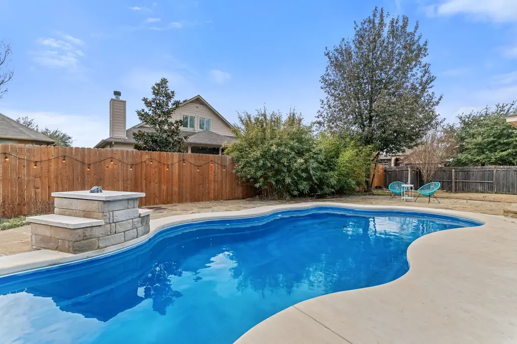 347 Serene Hollow Ln, Buda