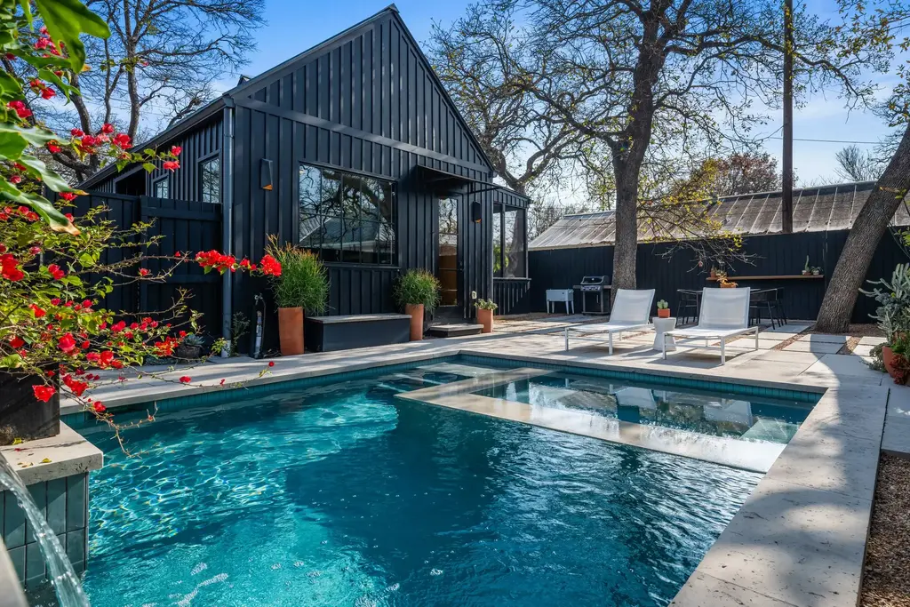 1409 32nd Street E, Austin