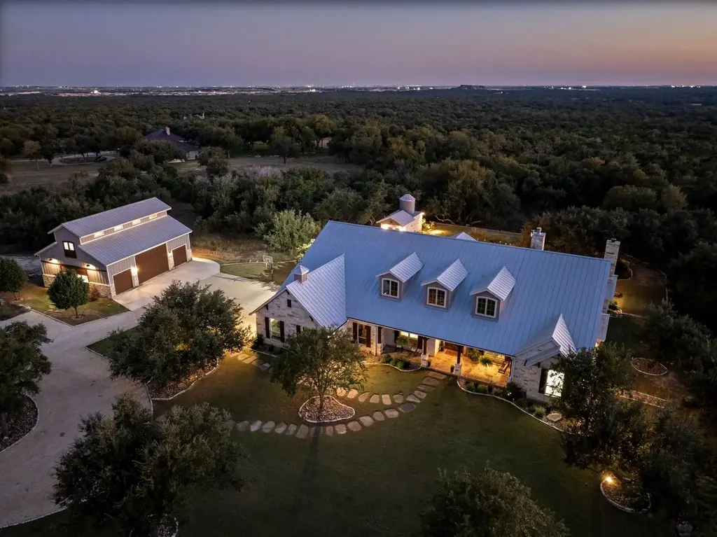221 Palomino Cv, Jarrell
