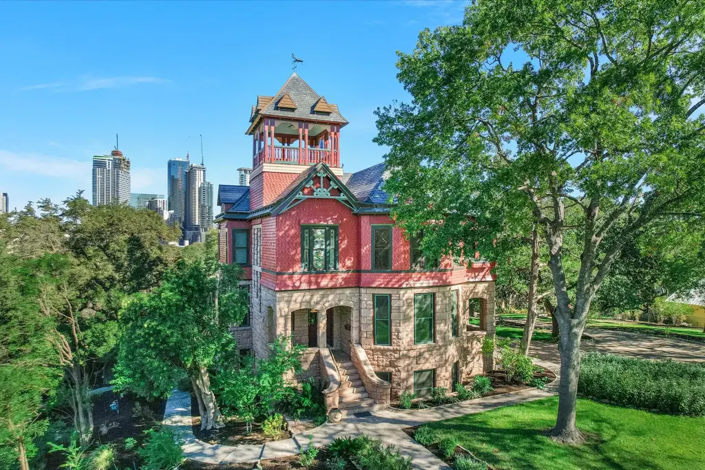 400 Academy Dr, Austin