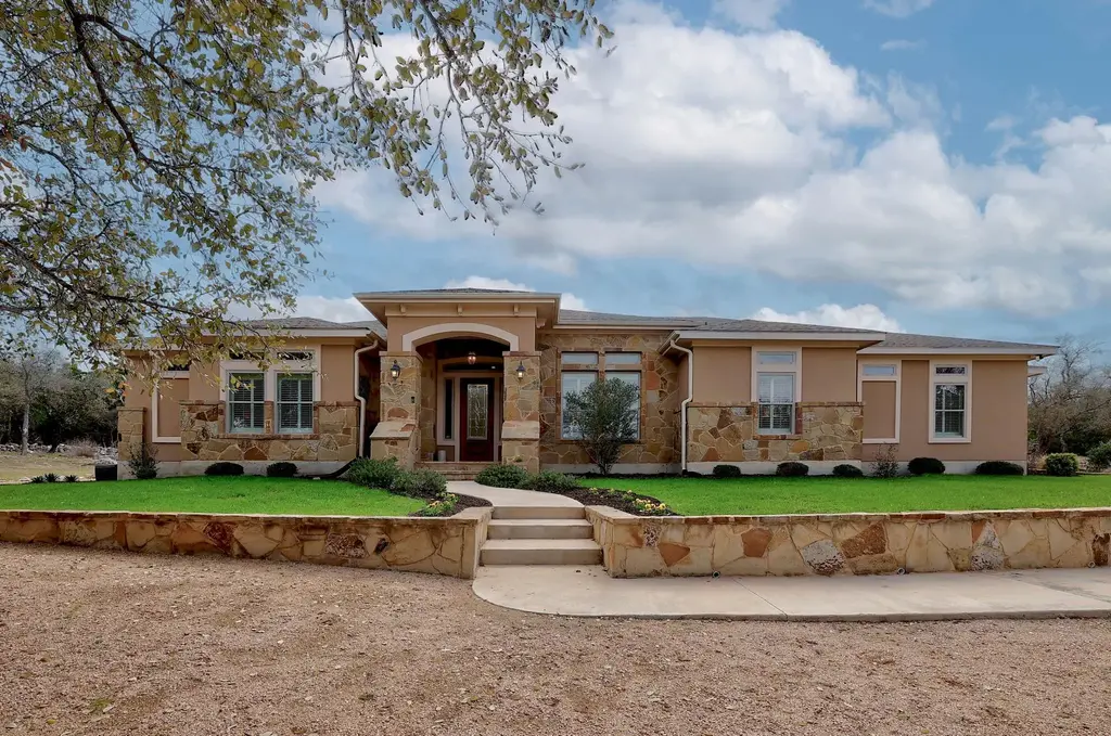 105 Creekside Trl, Spicewood