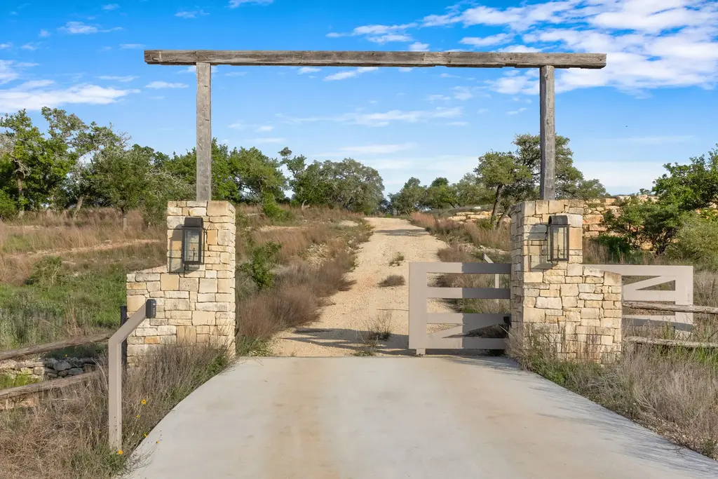 205 Mount Gainor Rd, Dripping Springs