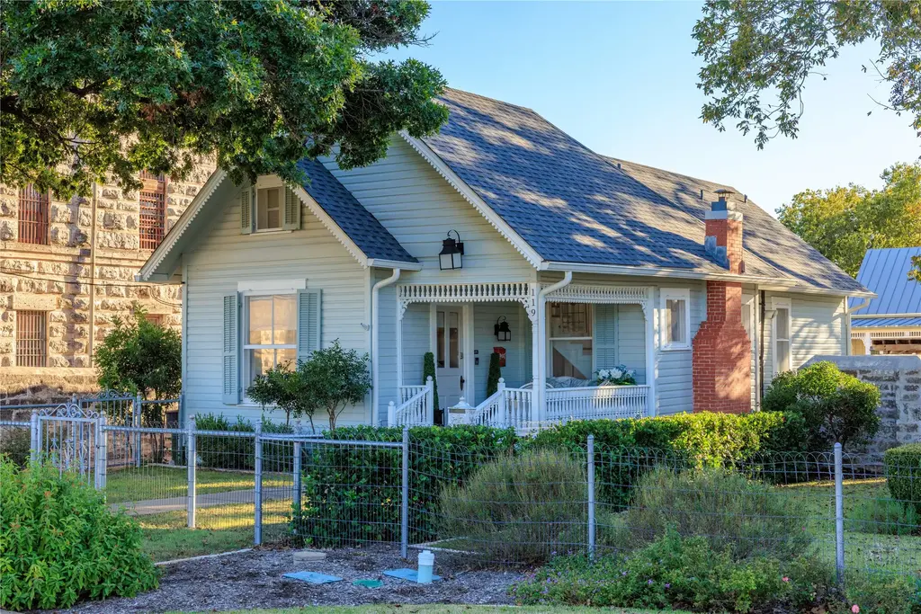 119 San Antonio St, Fredericksburg