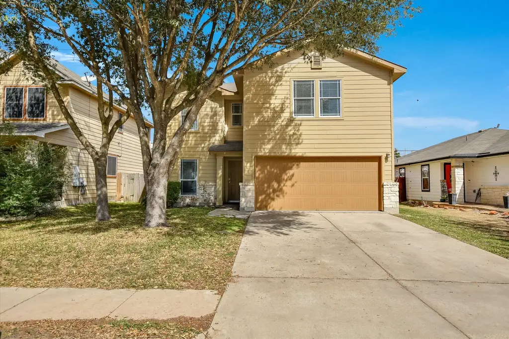 526 W Metcalfe St, Hutto