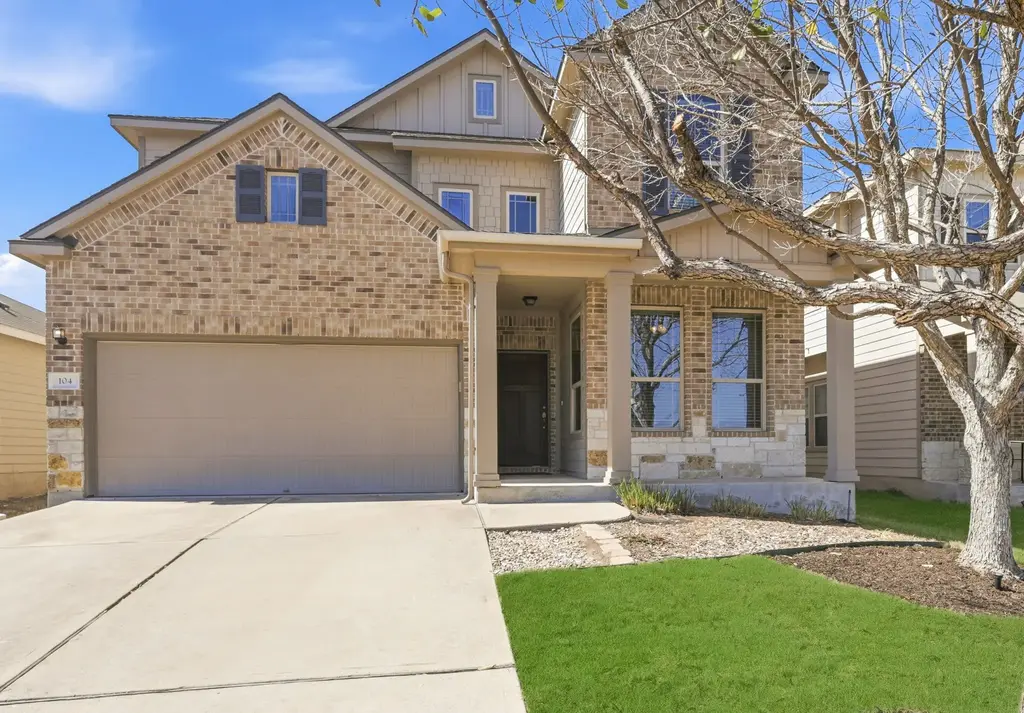 104 Golden Eagle Ln, Leander