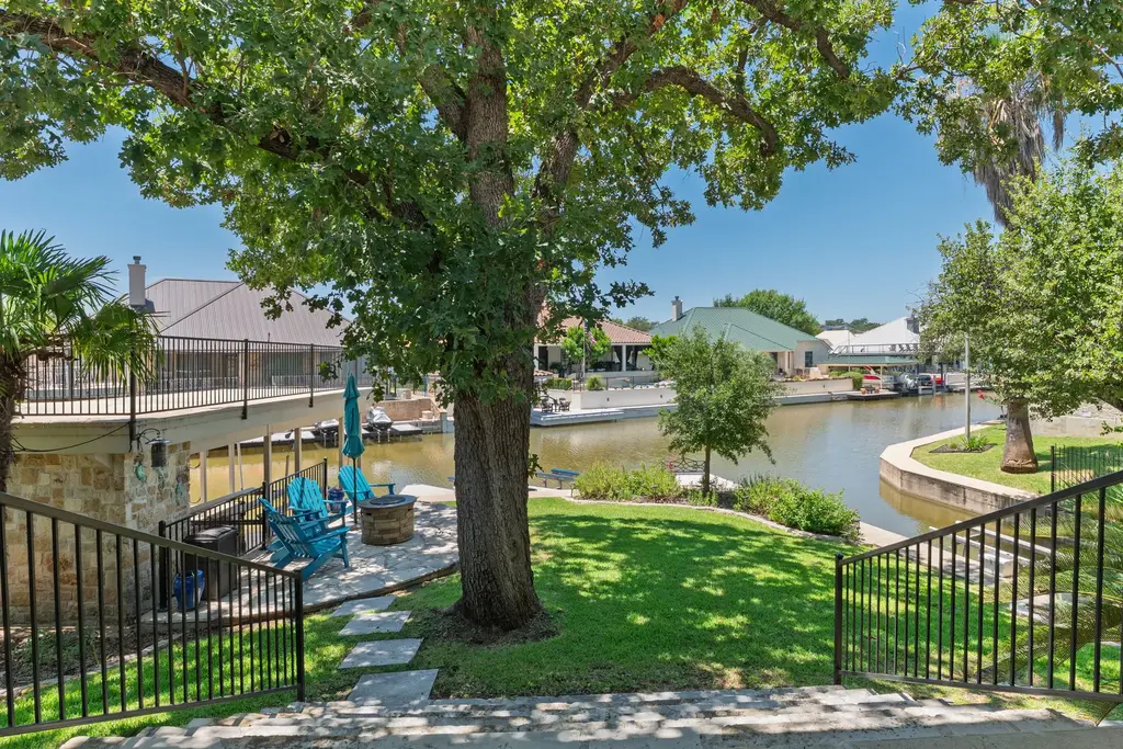 3012 Driftwood Ln, Horseshoe Bay