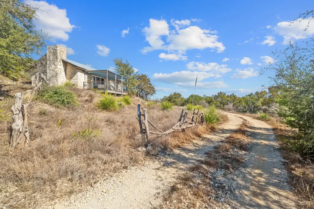 450 Eagles Nest Dr, Wimberley