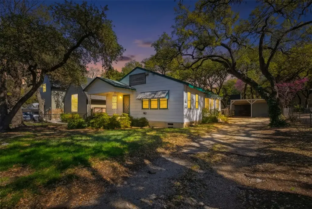 2607 S 4th St, Austin