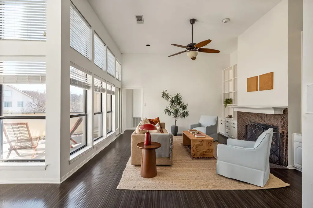 1910 Robbins Pl 311, Austin