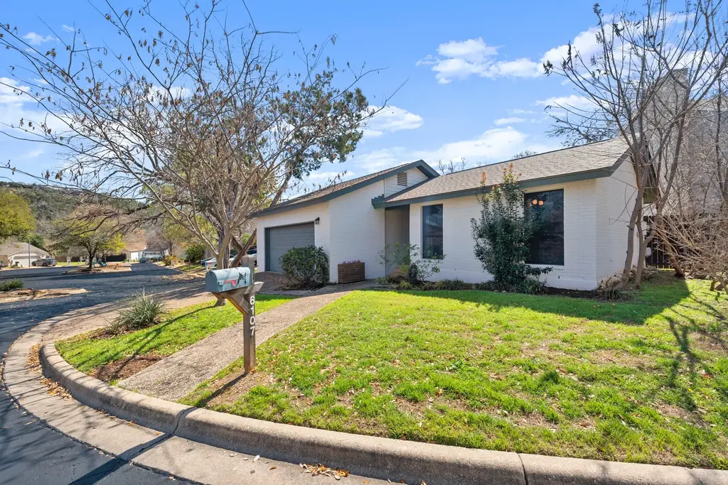 6107 Gardenridge Holw, Austin