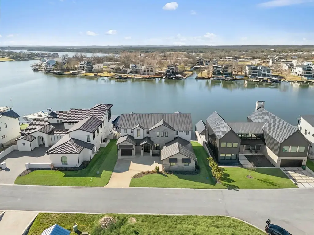 121 Houdini Way, Kingsland