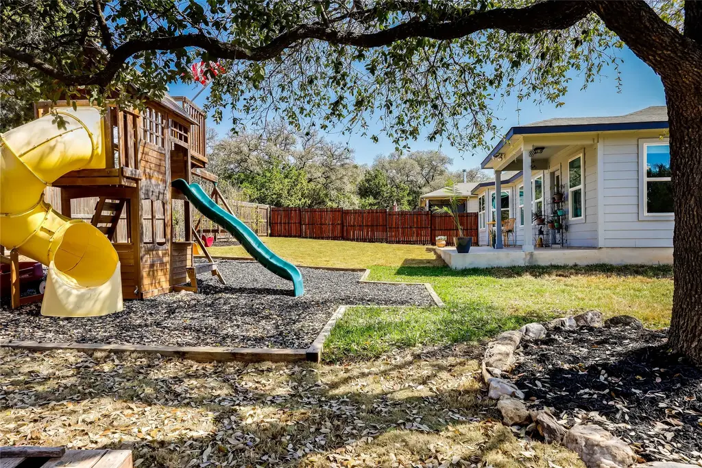 21902 Oxford Dr, Lago Vista